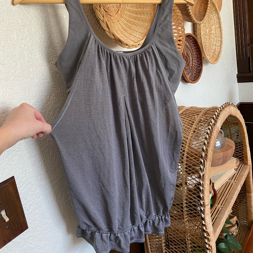 Lululemon Tanktop with Built in Bra Size 12 Gray & Heather Gray